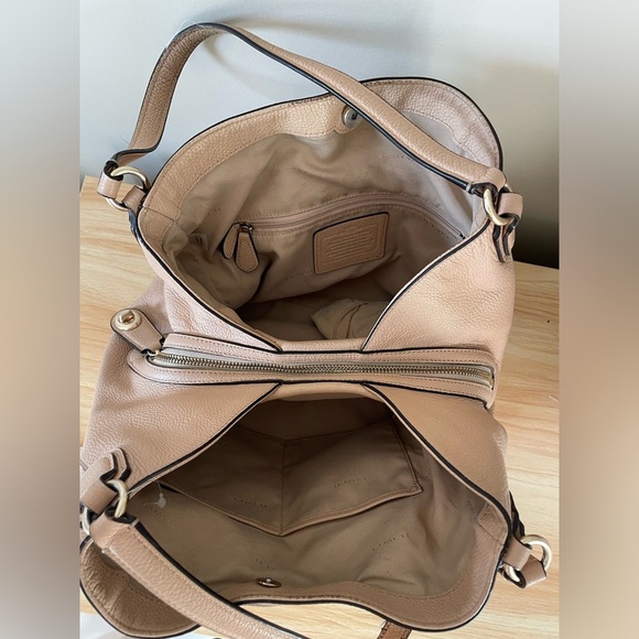 Coach Edie shoulder bag tan colour - Picture 10 of 12
